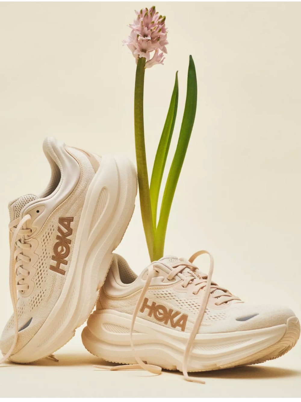 Hoka Bondi 9 Women size 6.5 Athletic Sneakers in Cream Beige